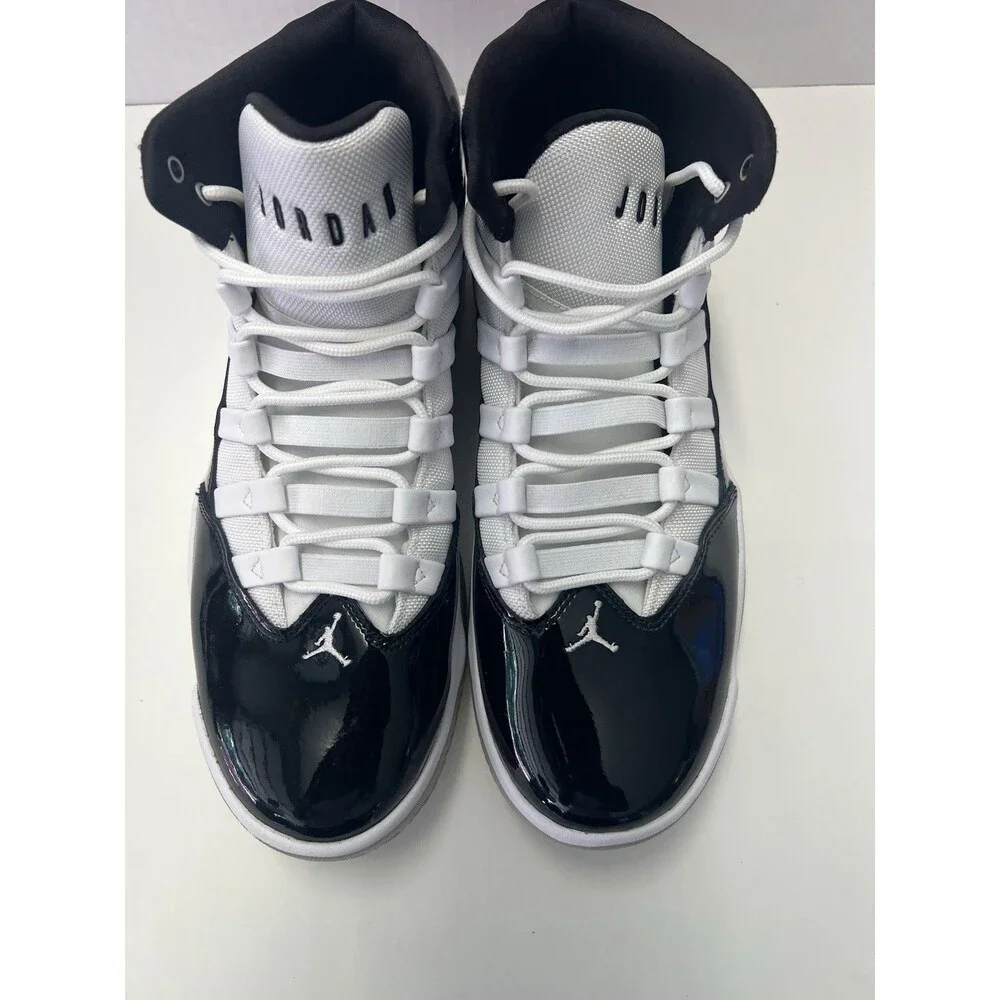 Jordan Max Aura Mid Top Lace-Up Basketball Sneakers Black/White AQ9084-011